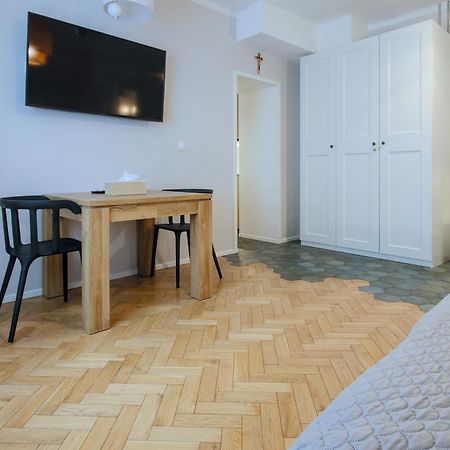 Kana - Stylish Apartment In Krakow Pomorska - Close, Wifi, Smart Tv Краков Экстерьер фото